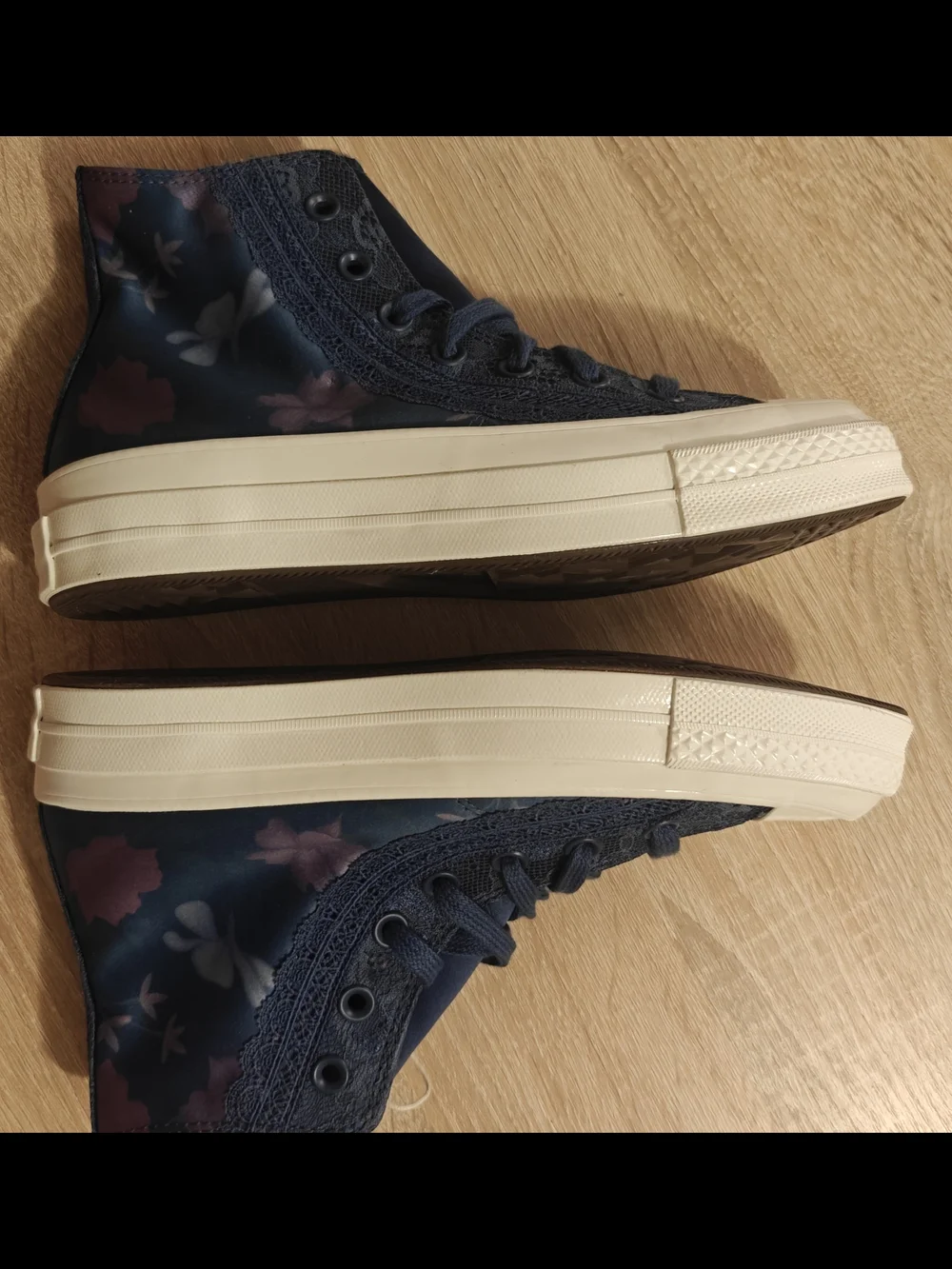 Converse Chuck 70 Floral Satin Low Top Sneakers Women’s 7 Men’s 5